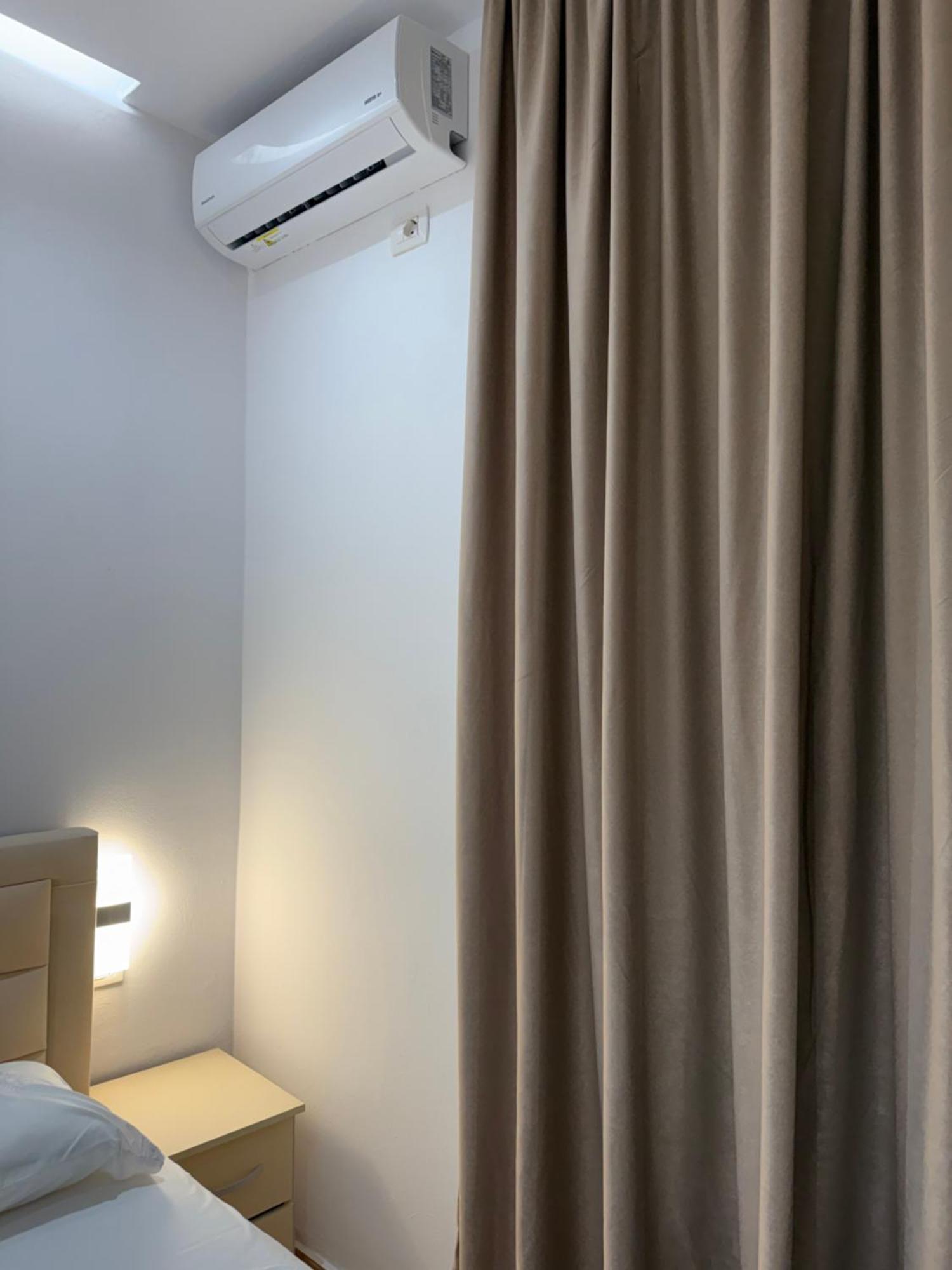 Anel'S Guesthouse 베라트 외부 사진